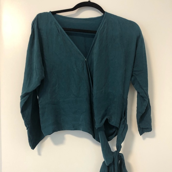 Norte Cies Wrap Top - Picture 2 of 4